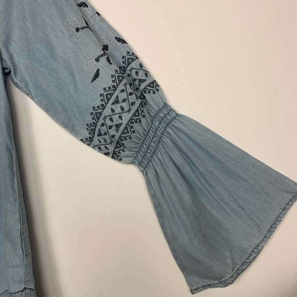 Cupcakes & Cashmere Kendi Chambray Top - Picture 5 of 5